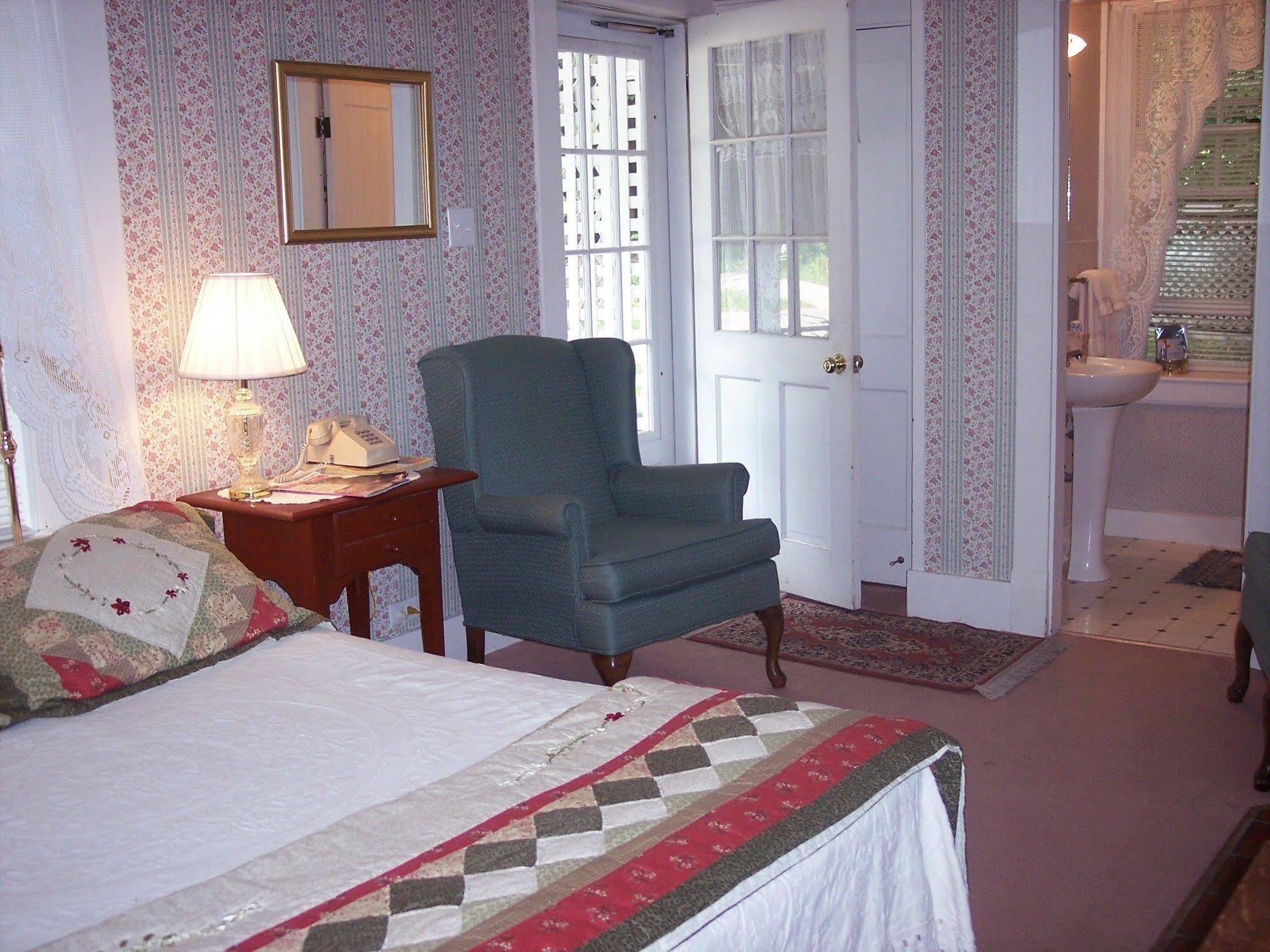 Glen Oaks Inn Intervale Екстер'єр фото